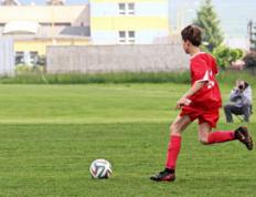 Doinb遭遇十五持续失利，切尔西教练压力巨大！赛场气氛高涨