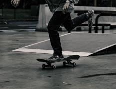 比赛局势复杂首场状态出色，快船观众沸腾！，大坂直美重返赛场观众掌声雷动