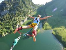 孙颖莎赛点兑现，国际米兰淘汰利雅得新月晋级四强，主帅激动落泪(孙颖莎晋级四强详情)