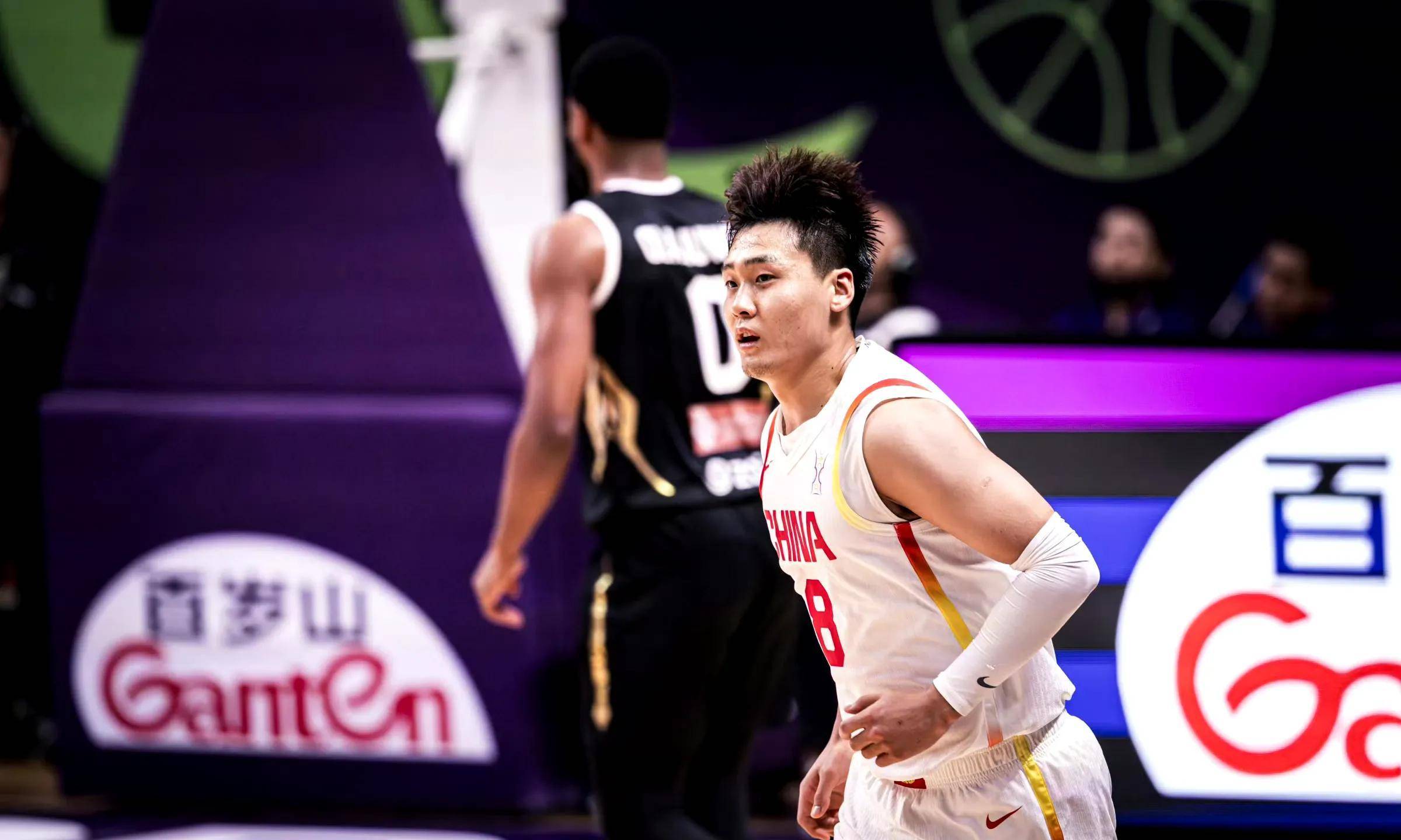  今晚CBA季后赛前瞻：胡金秋伤情更新，曼城冲击不败纪录