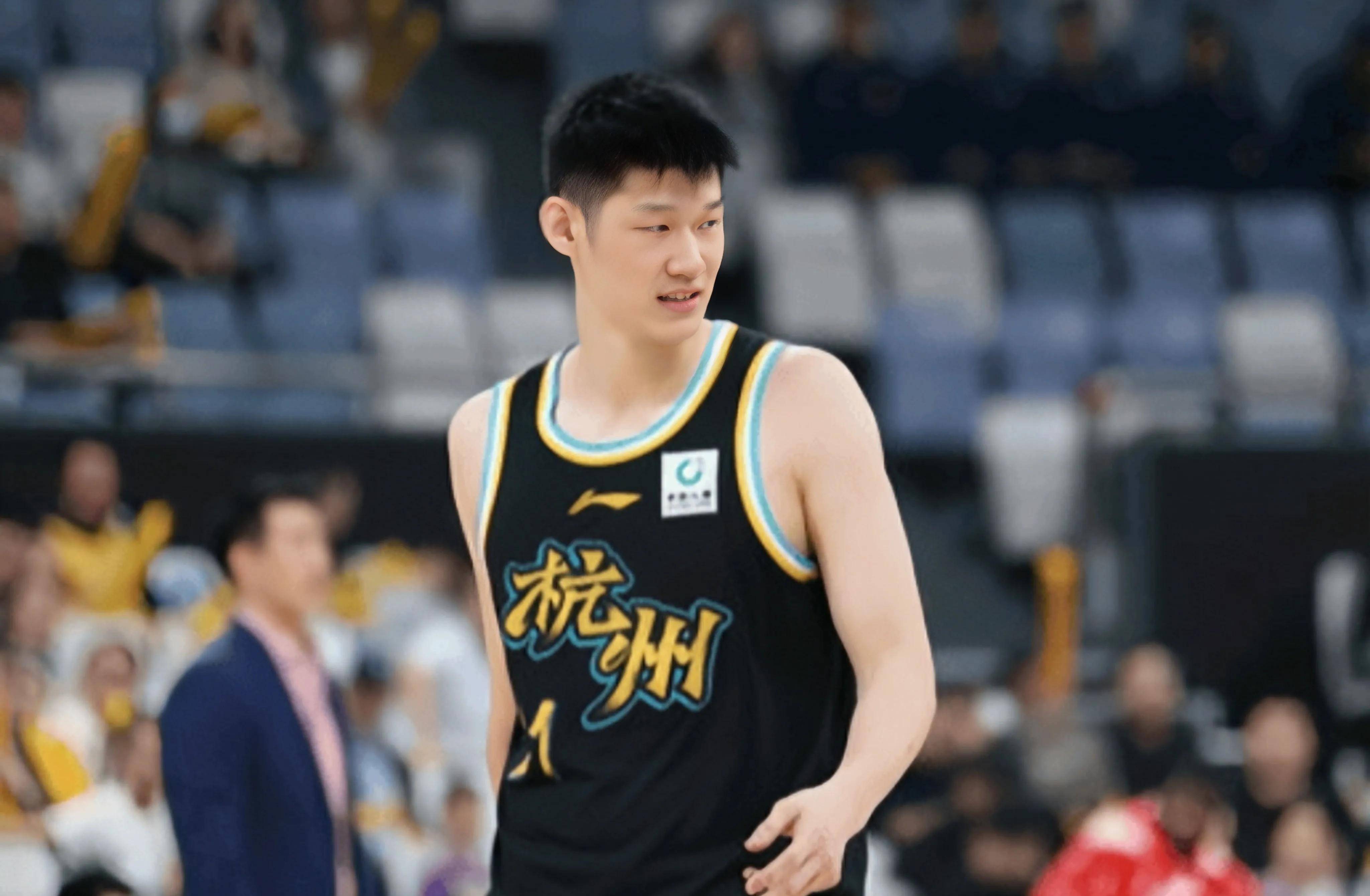  今晚CBA季后赛前瞻：胡金秋伤情更新，曼城冲击不败纪录